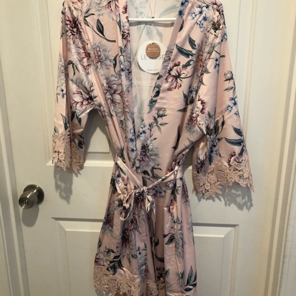 5 brand new LeRose Blush Robes - 3 L/XL and 2 S/M - Picture 6 of 8